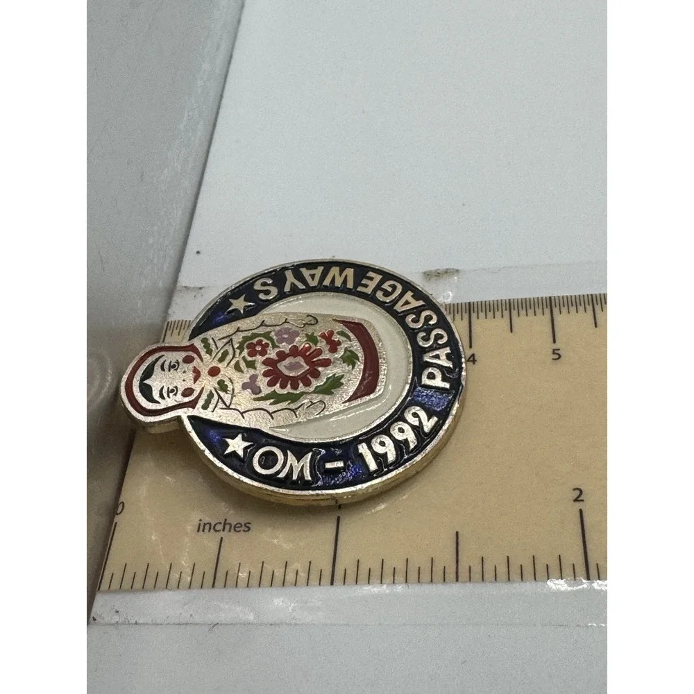 Vtg 1992 Odyssey of the Mind Russian Nesting Doll Souvenir Lapel Pin Passageways